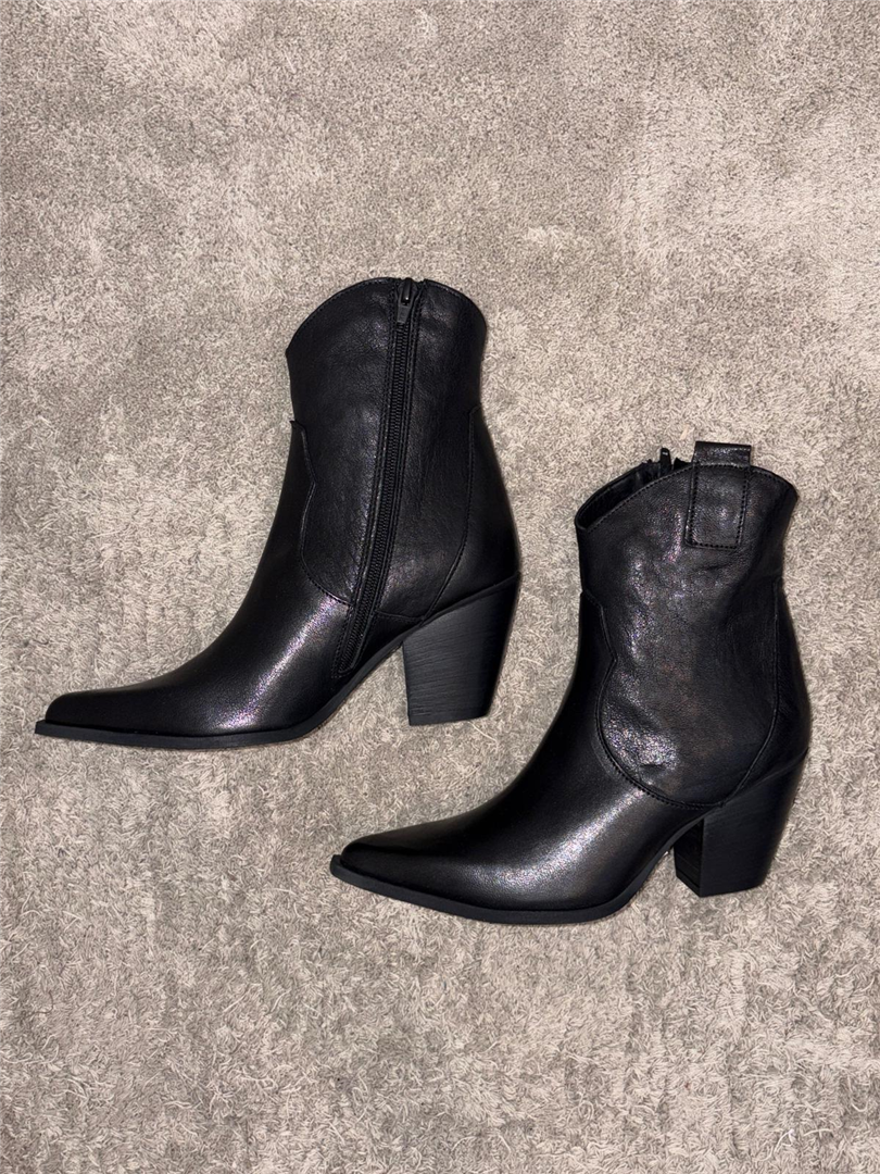 Stivaletto In Pelle Con Punta Affusolata Con Zip Laterale Tacco Cm 7 - Via Mondana cod. BELIZE main:sha1=be4721f5cc5517b2efd8c42a8d858379f3cd3cc7