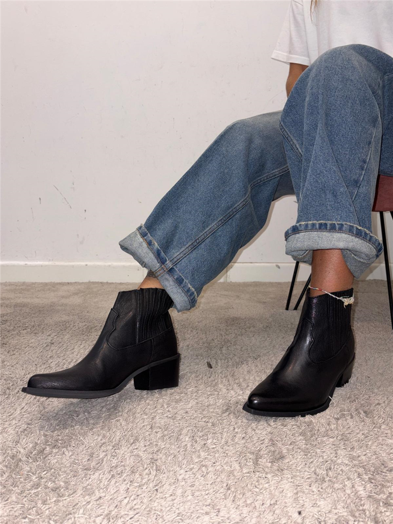 Stivaletto In Pello Dal Desig Texano Elastici Laterali Tacco Cm 5 - Via Mondana cod. CALI main:sha1=cc7e6aedcf44572e26203c2209666f946b009a4f