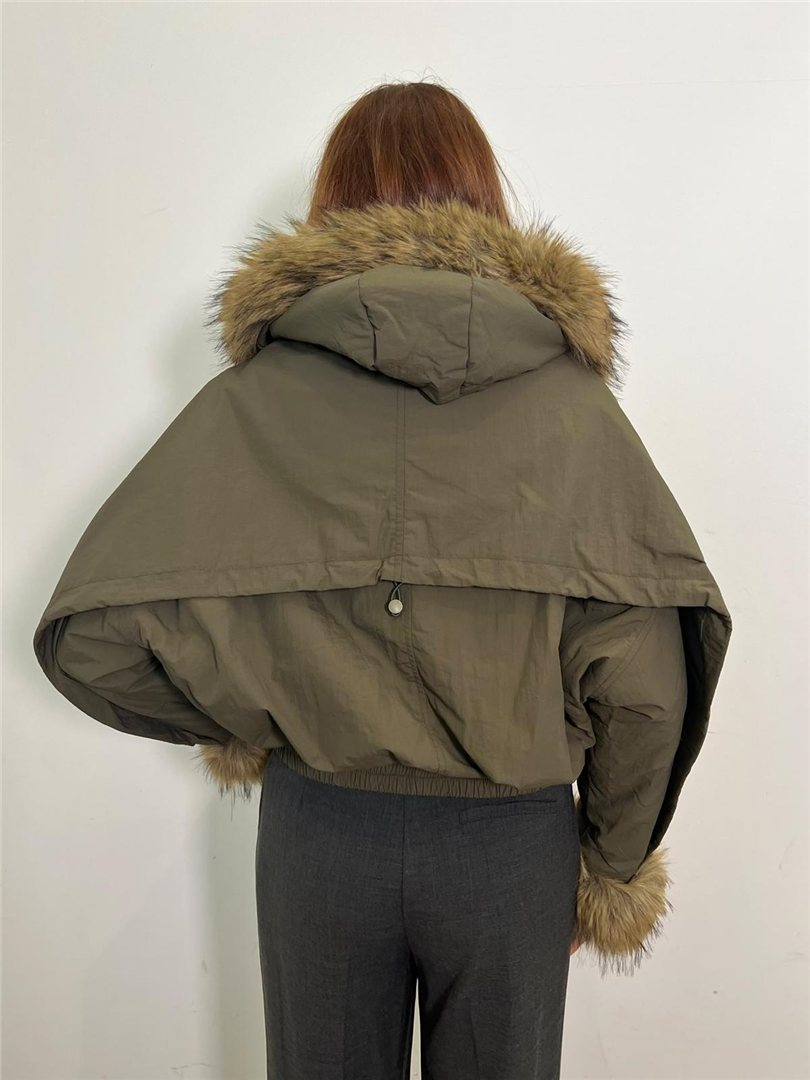 Parka Corta Con Cappuccio E Inserti In Ecopelliccia - Please cod. V8911CRY17 main:sha1=9feed936c59cf28a0268d0394b56b2b1830be5f4