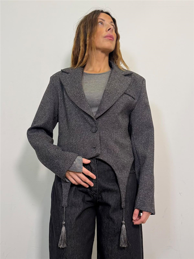 Blazer Crop Con Nappine Sul Fondo - Philia Loft cod. D03E0828 main:sha1=fad1ab27d6bfc4dec2b548a244fc2136ae498291