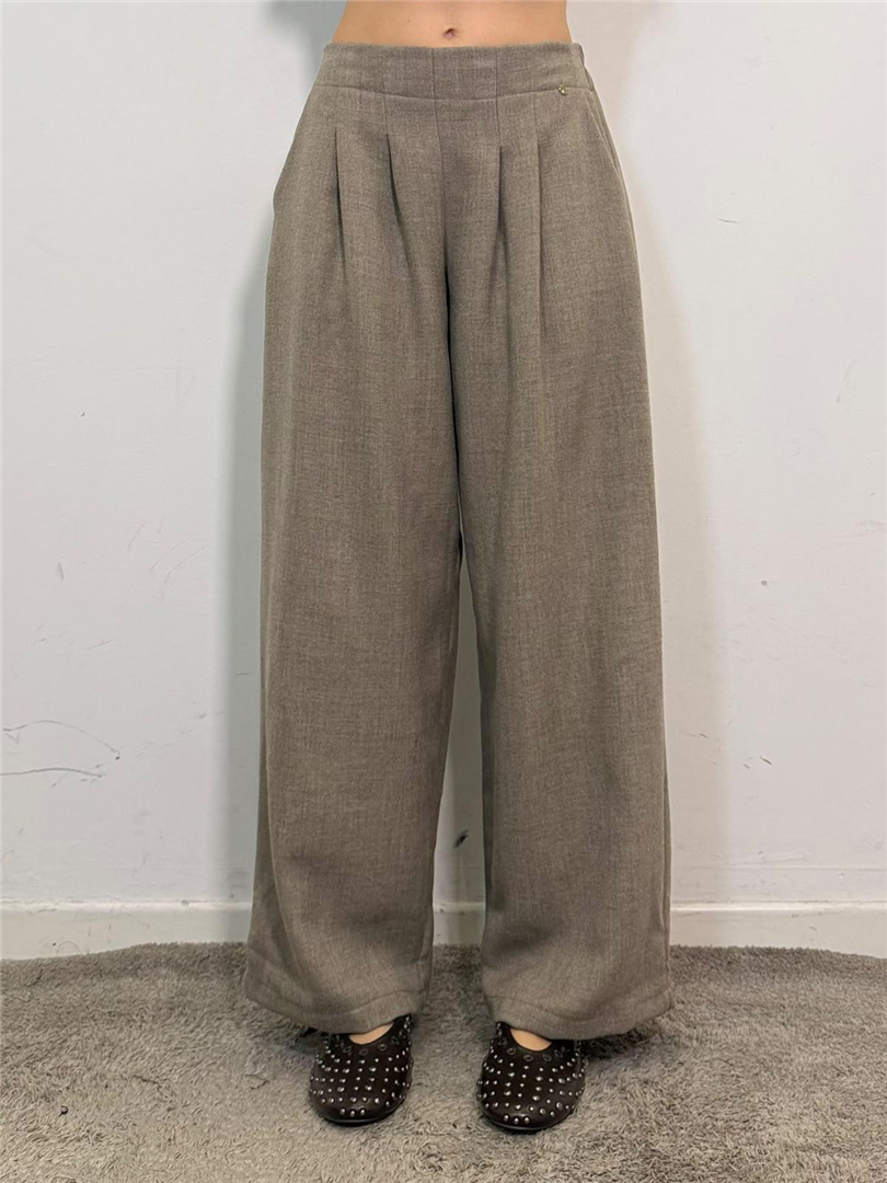 Pantalone Con Pinces Gamba Ampia Elastico In Vita - Philia Loft cod. R03L0771 main:sha1=35f927482dee2da5cf047d467d03e1e9b367ecde