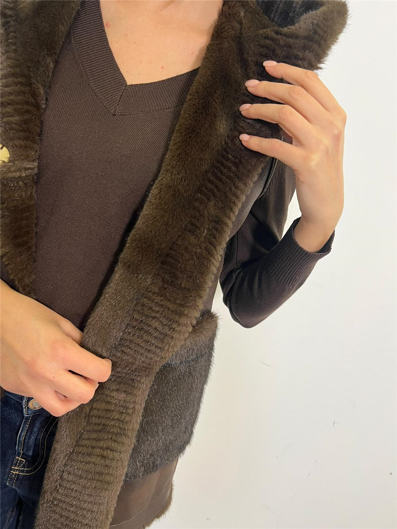 Ecopelliccia Gilet Double Face Con Cappuccio - Divisione Chickster's cod. GRETA -GRETA main:sha1=7bce9f99e1a187f5835e4f5ca883c9116a82c98b