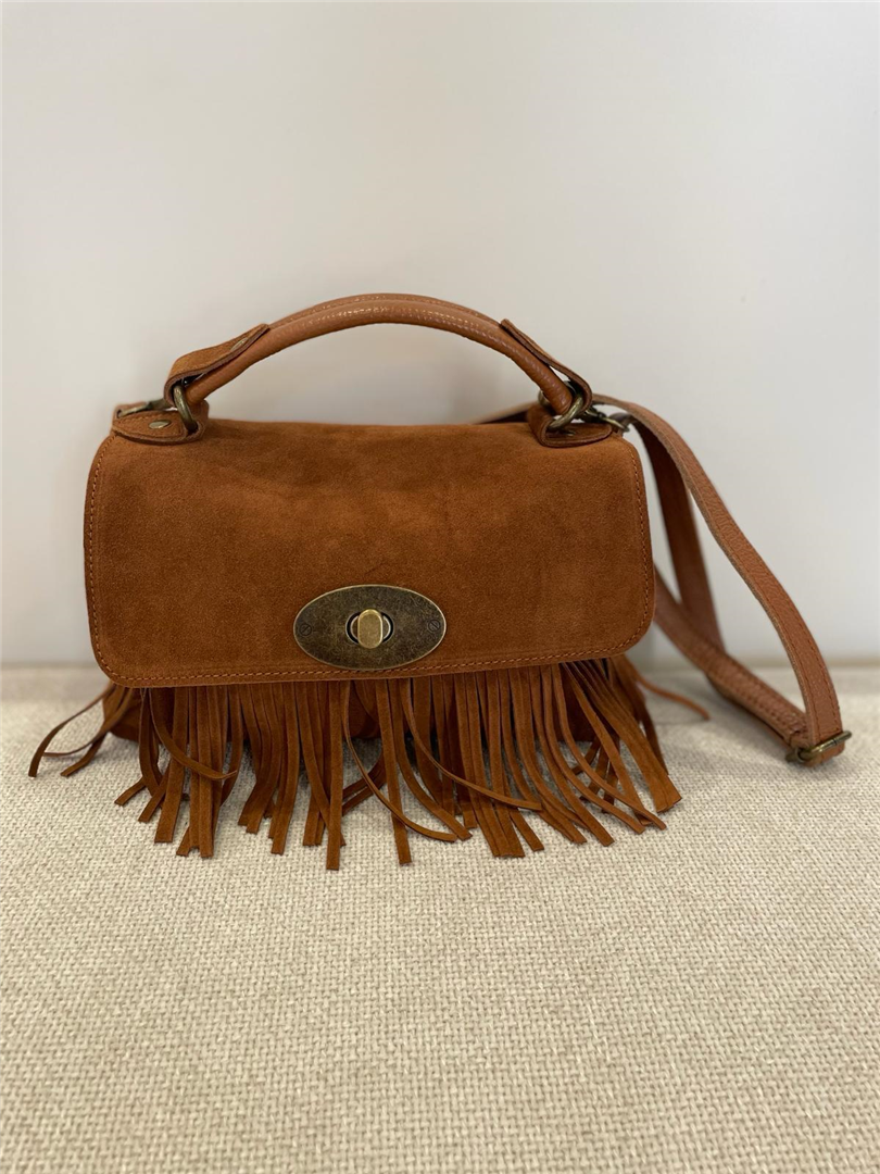 Borsa Scamosciata Con Frange E Tracolla Lung. Cm 27 Alt. 16 - Divisione Chickster's cod. M3526  color:cuoio