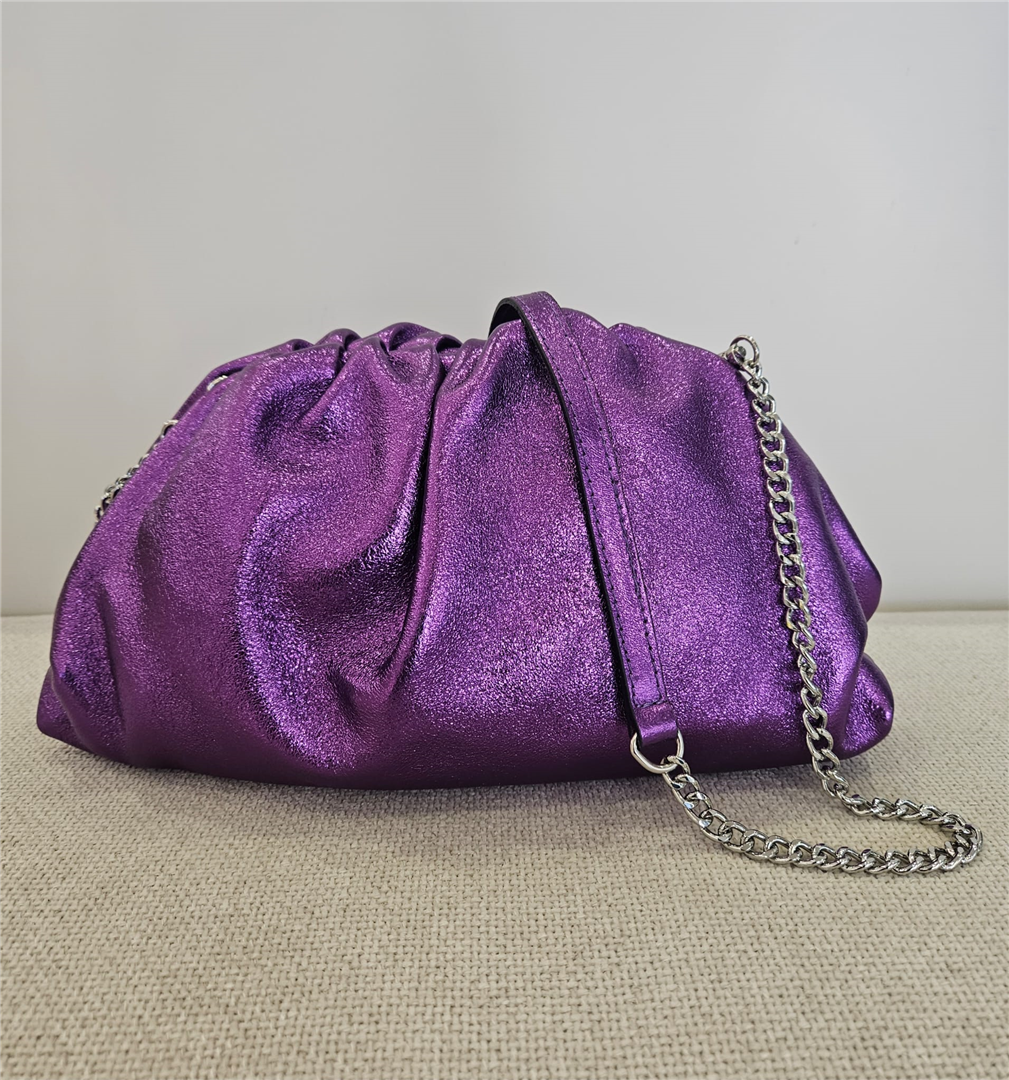 Borsa Pasticcino Grande Laminata Con Tracolla Argento E Pelle - Divisione Chickster's cod. M3539  color:viola