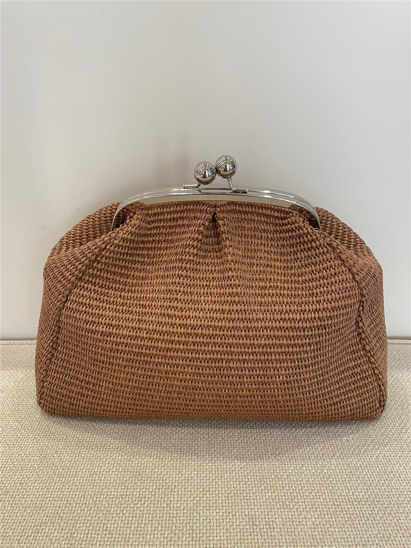Borsa Pasticcino In Rafia Grande Con Tracolla Lung.34cm H24cm - Divisione Chickster's cod. M3544  color:testa di  moro