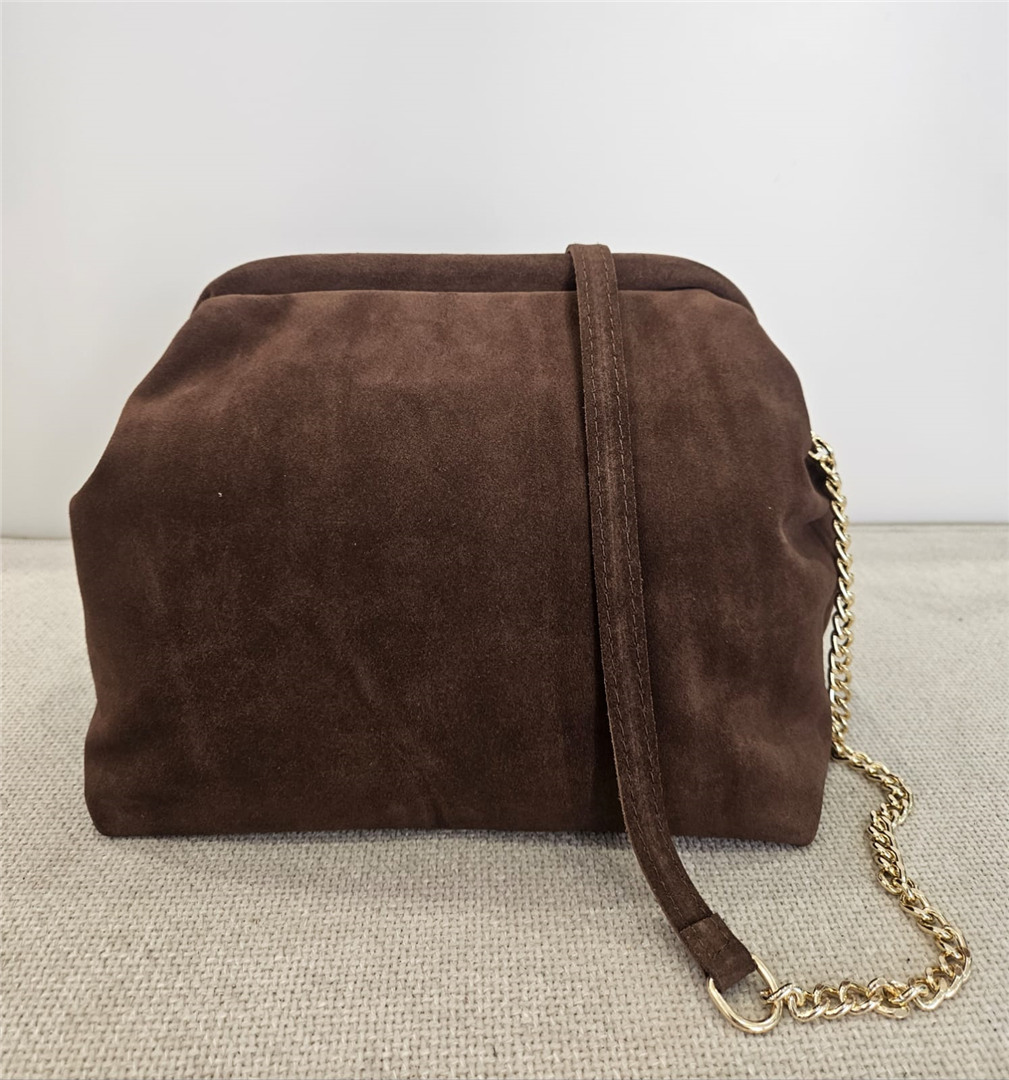 Borsa In Camoscio Con Tracolla Dorata Lung. Cm 26 H. Cm 22 - Divisione Chickster's cod. M3559  color:testa di moro