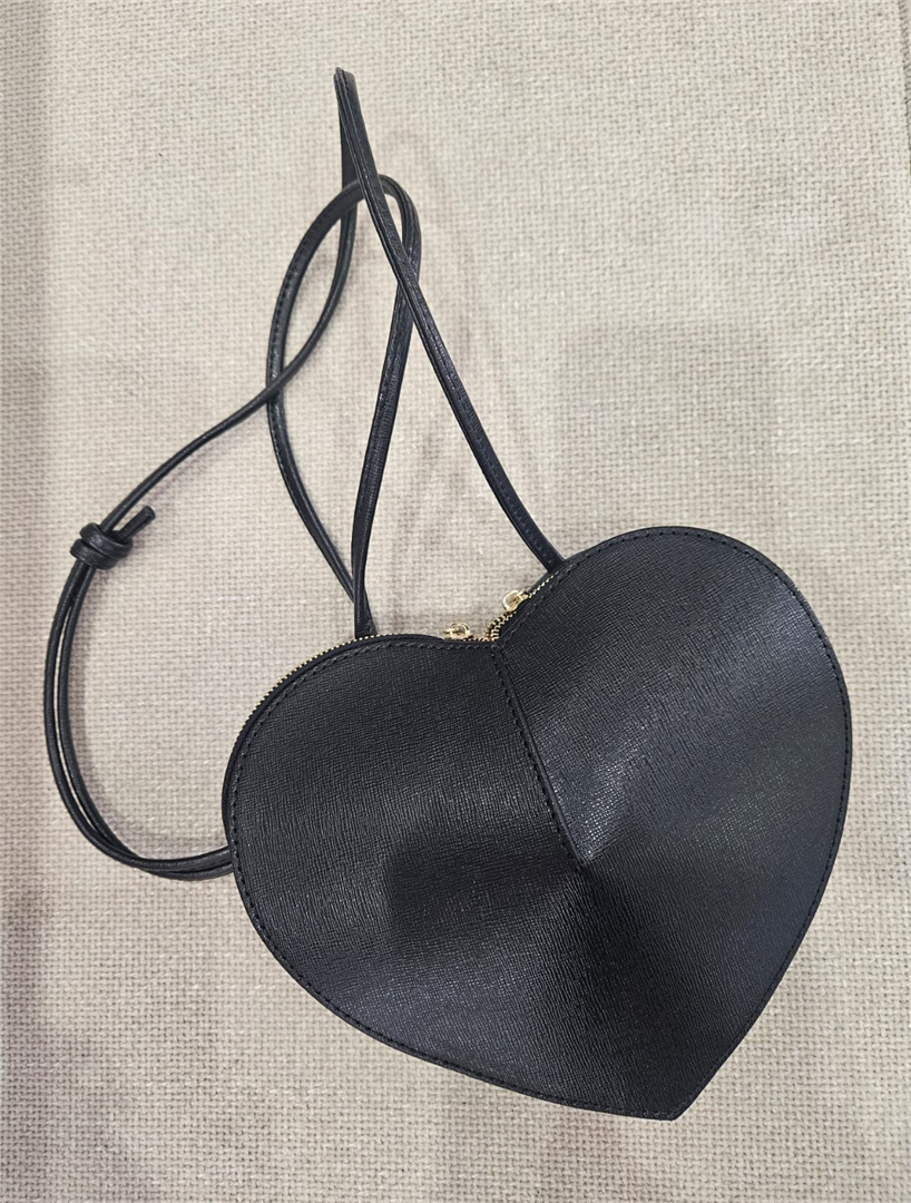Borsa Cuore In Pelle Con Zip E Tracolla - Divisione Chickster's cod. M3567  color:nero