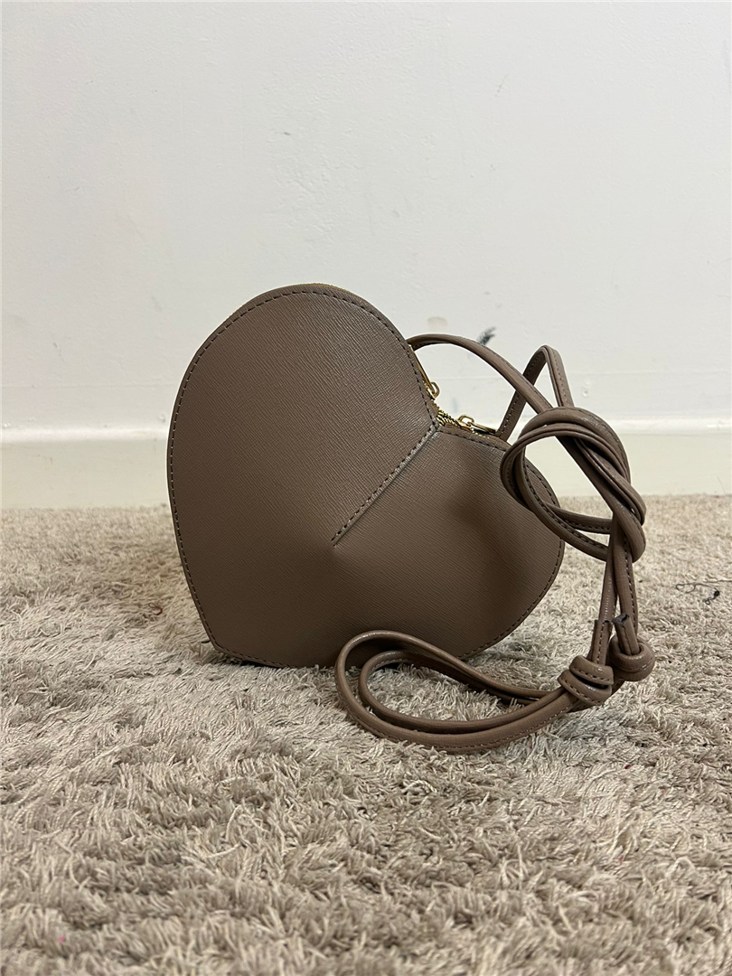 Borsa Cuore In Pelle Con Zip E Tracolla - Divisione Chickster's cod. M3567  color:taupe