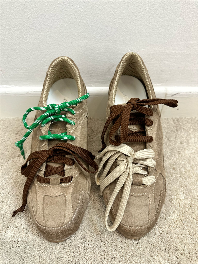 Sneakers In Camoscio Con Lacci Bicolore - Via Mondana cod. CLARA  color:taupe