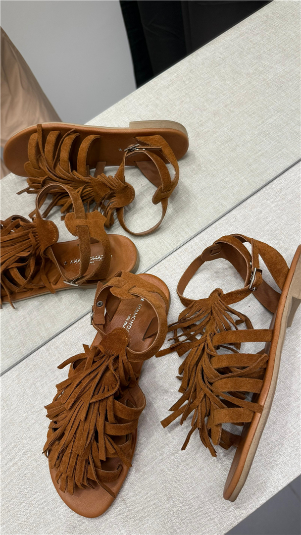 Sandalo Basso Scamosciato Con Frange - Via Mondana cod. CAMILLA  color:cuoio