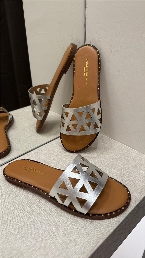 Sandalo In Pelle Con Fascia Traforata - Via Mondana cod. JESSYNOB  color:argento