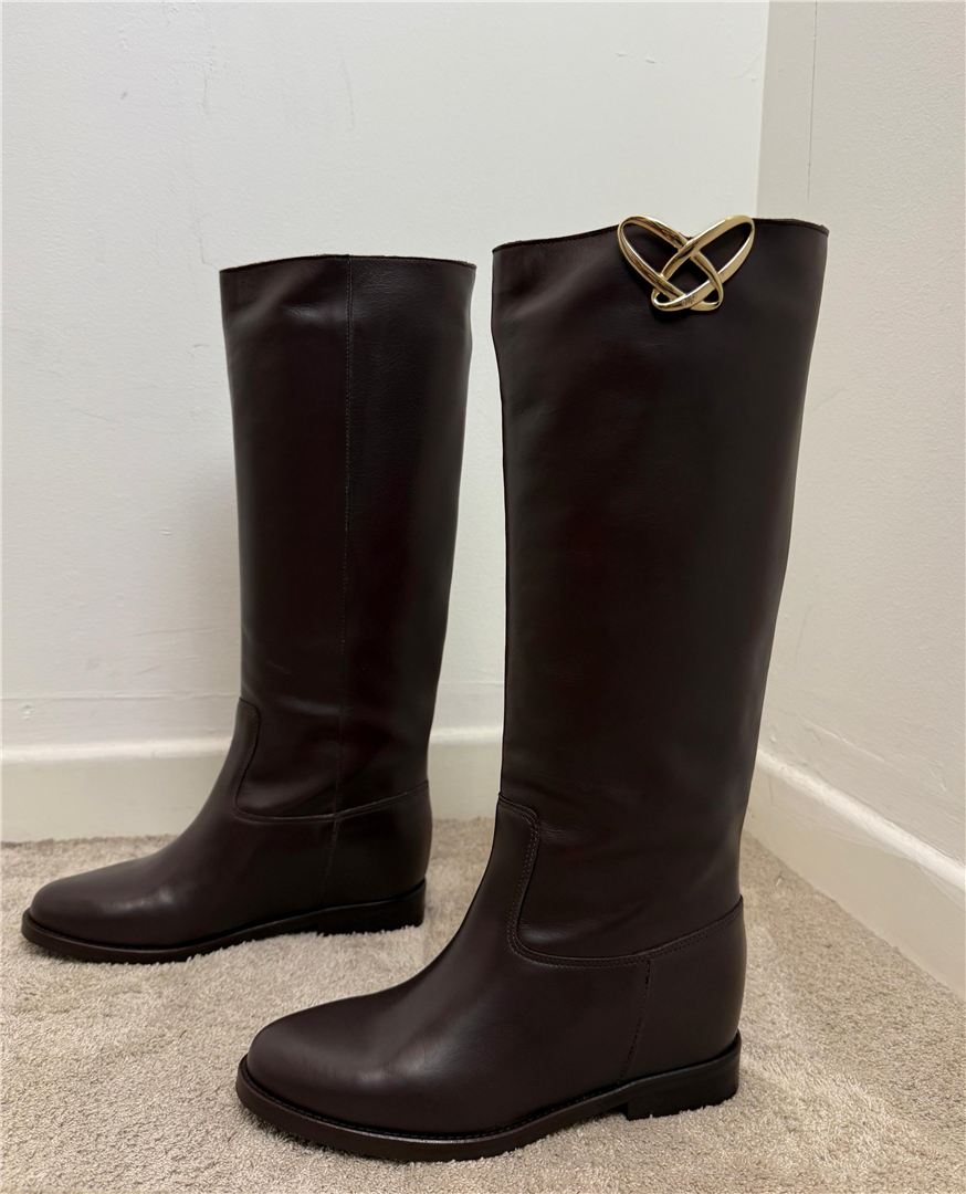 Ovye Stivale In Pelle Con Gambale Alto Applicazoone Logo Dorato - Ovye' cod. 25/RGTERRY41VIT  color:testa di moro