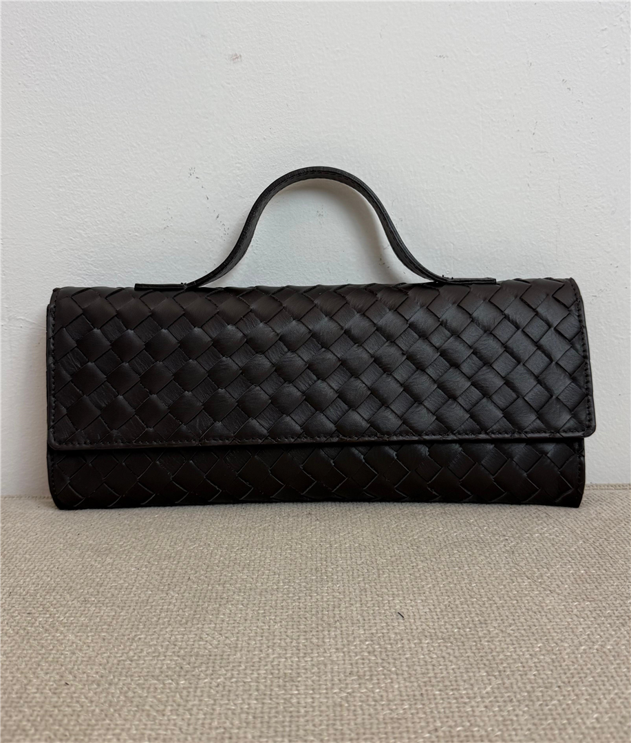 Borsa In Vera Pelle Intrecciata Con Tracolla Lung.31 Cm. Alt. 14 Cm - Divisione Chickster's cod. M3584  color:testa di  moro