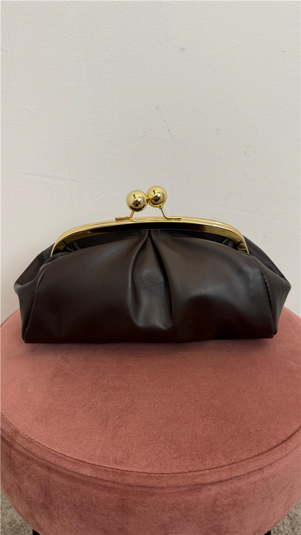 Borsa Pasticcino In Pelle Con Chiusura Clip Clap E Catena Dorata - Divisione Chickster's cod. M3590  color:testa di moro