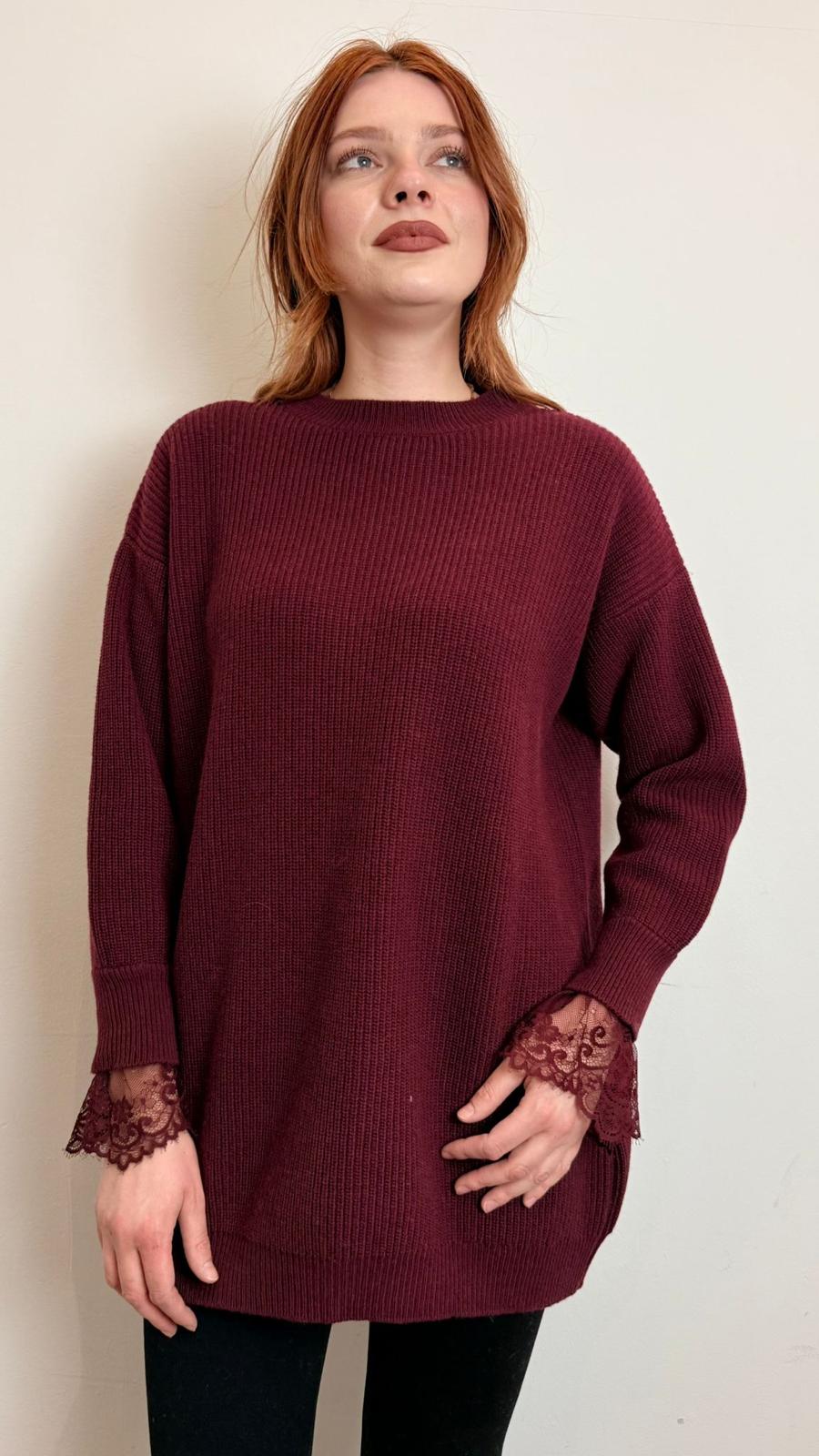 Mini Abito In Maglia Con Inserto Pizzo Sul Polso È - Vicolo cod. 77266F  color:bordeaux