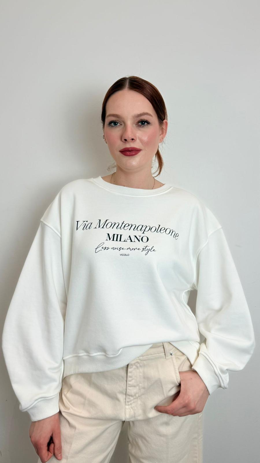 Felpa Over Girocollo Con Scritta Via Montenapoleone - Vicolo cod. RAB0130  color:bianco