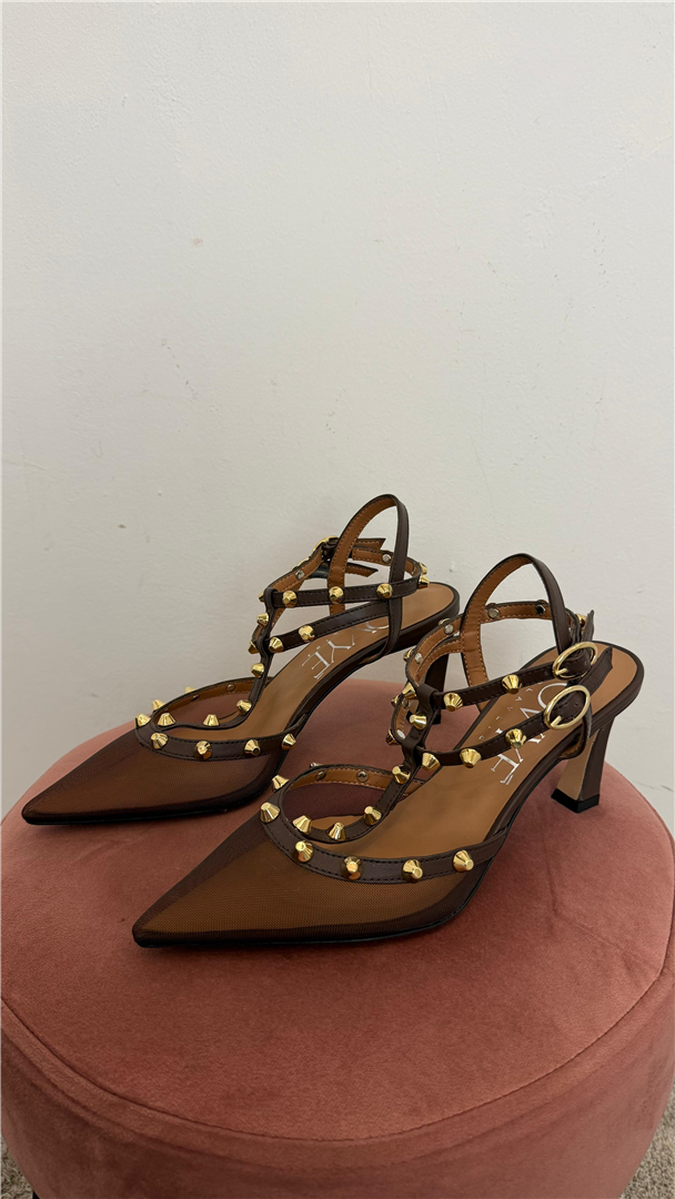 Ovyè Décolleté Marrone Con Borchie Oro – Tacco Medio E Punta A Rete - Ovye' cod. 26/AMR1310ZAN  color:testa di moro