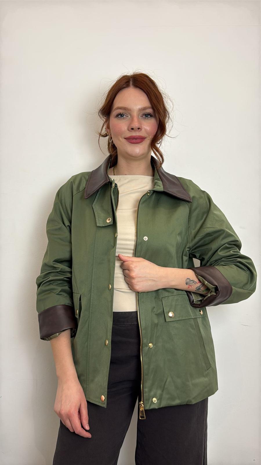 Giacca Impermeabile Donna Verde Con Colletto A Contrasto - Vicolo cod. TAB0950  color:militare