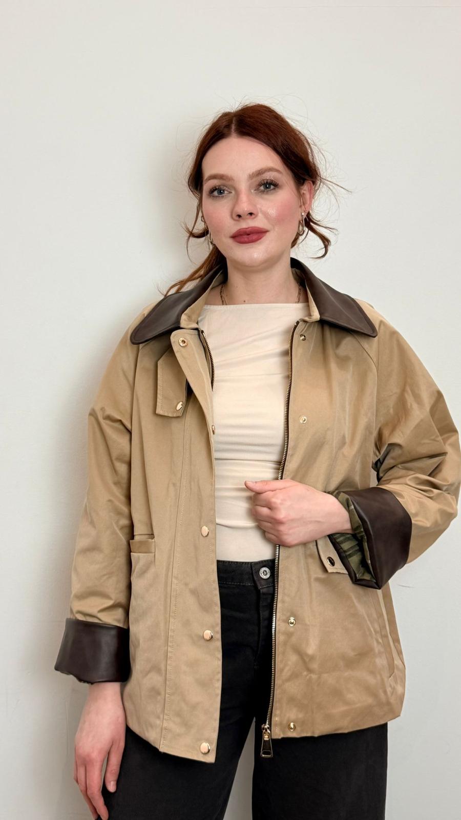 Giacca Impermeabile Donna Verde Con Colletto A Contrasto - Vicolo cod. TAB0950  color:beige