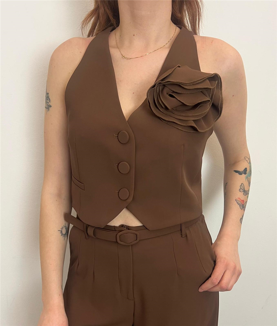 Gilet Monopetto Con Fiore Decorativo Applicato - Imperial cod. LD42LHX  color:cacao