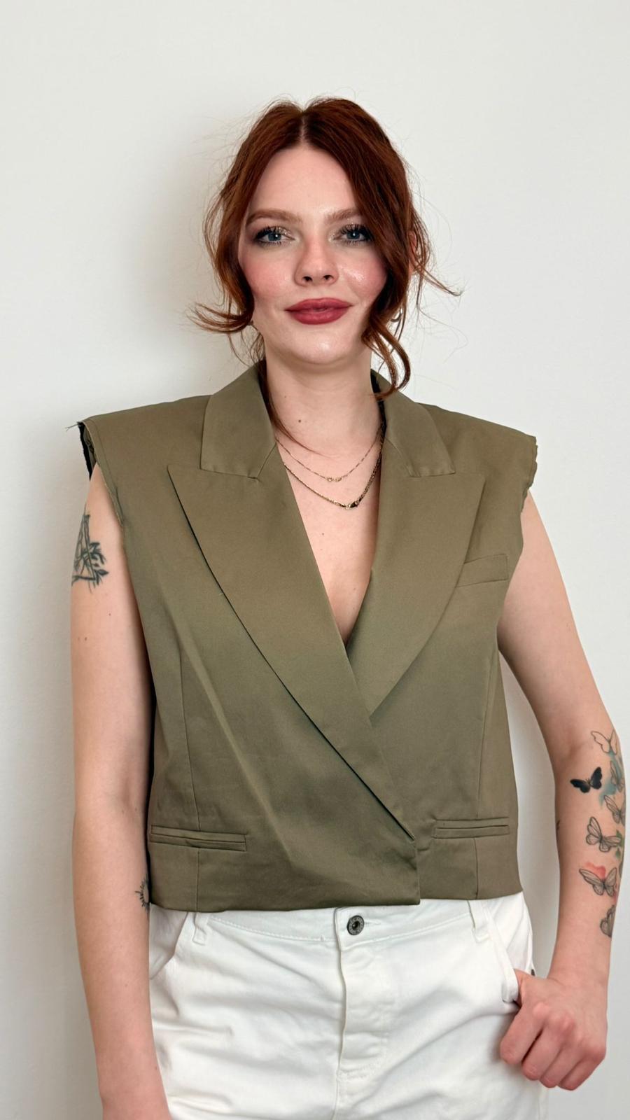 Gilet Over Crop Con Spallina - Vicolo cod. TAB0505  color:militare