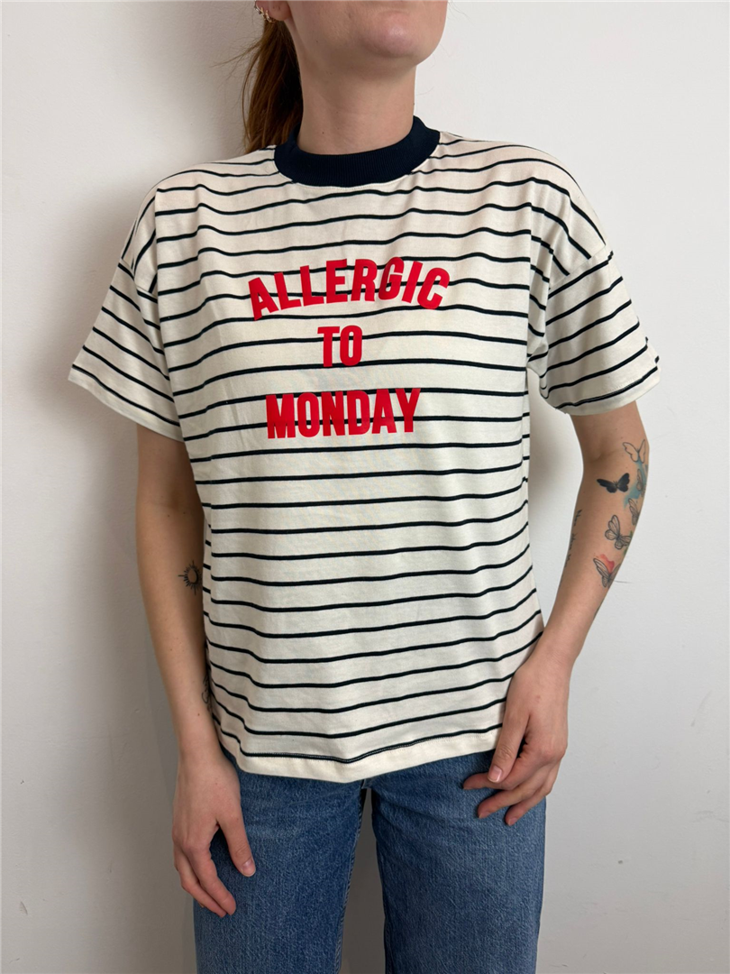 T Shirt A Righe Stampa Allergic Monfay - Vicolo cod. RAB0516  color:naturale/blu