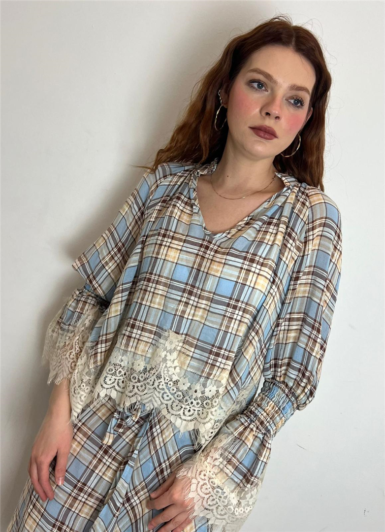 Blusa Scollo A V Pizzo Sul Fondo - Souvenir cod. M39F1077  color:quadri