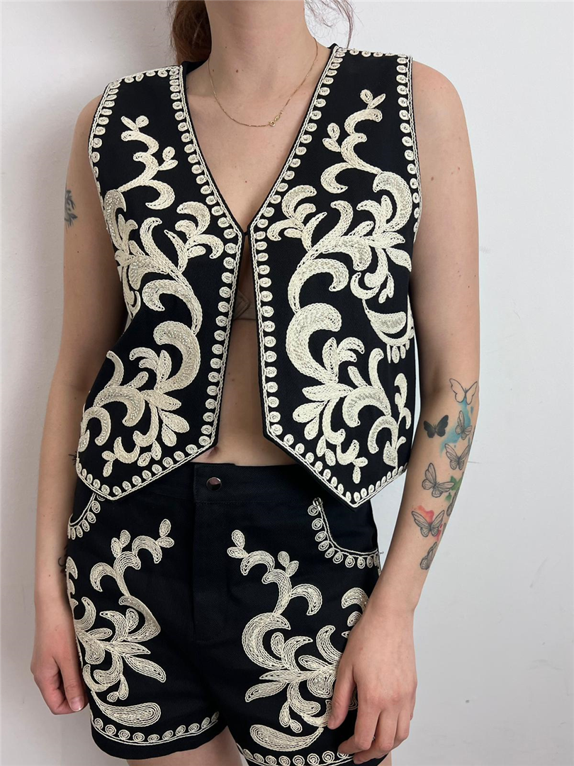 Gilet Con Ricamo Frontale E Microstrass - Philia Loft cod. D02N0028  color:nero