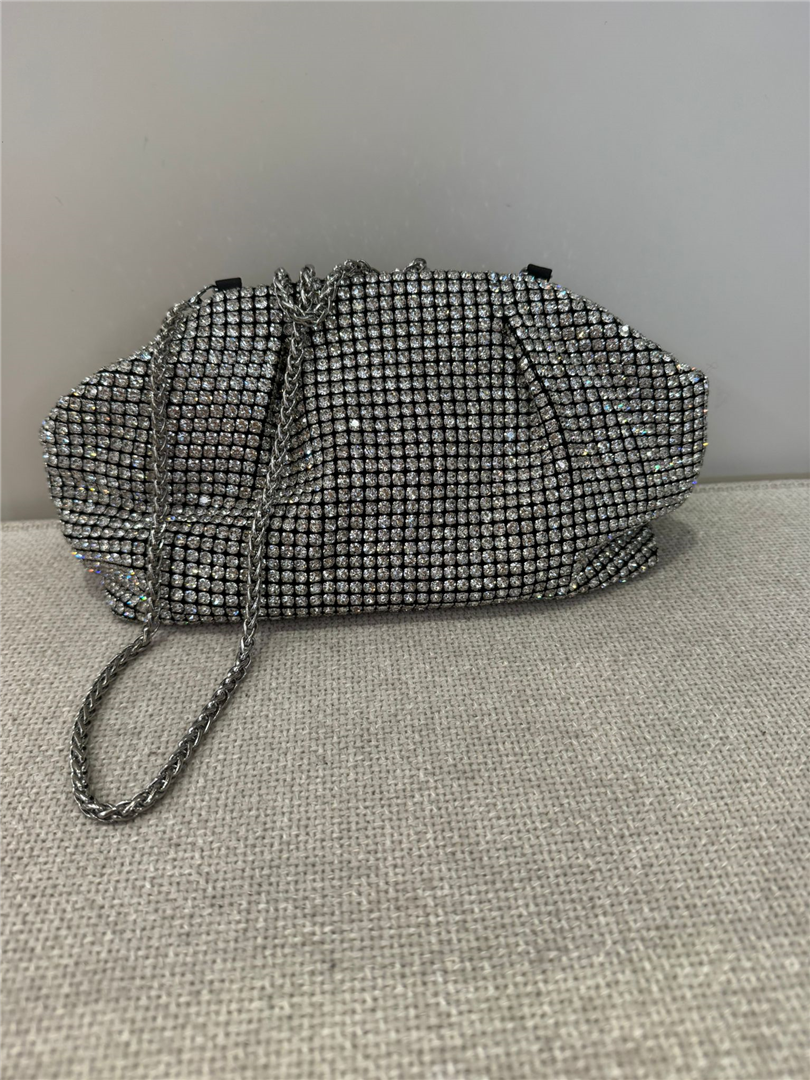Pochette Pouc Arricciato Con Strss E Tracolla - Divisione Chickster's cod. M3602  color:argento/nero