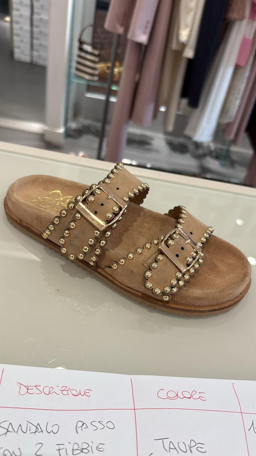 Sandalo In Vera Pelle Con Borchie E Fibbie Dorate - Ndo cod. 4037  color:taupe