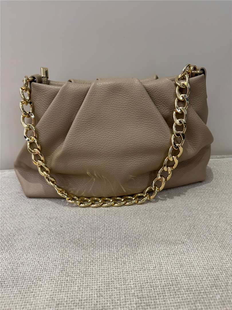 Borsa In Pelle Martellata Con Catena E Tracolla - Divisione Chickster's cod. M3600  color:taupe