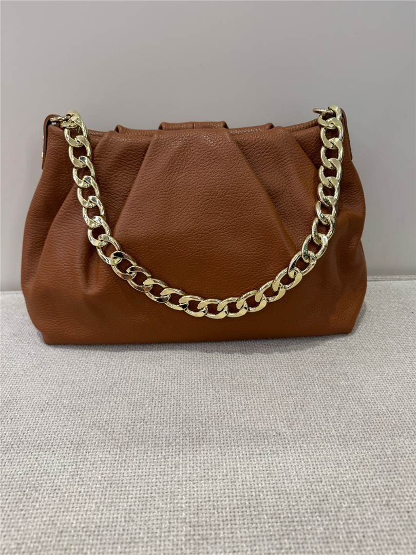 Borsa In Pelle Martellata Con Catena E Tracolla - Divisione Chickster's cod. M3600  color:cuoio