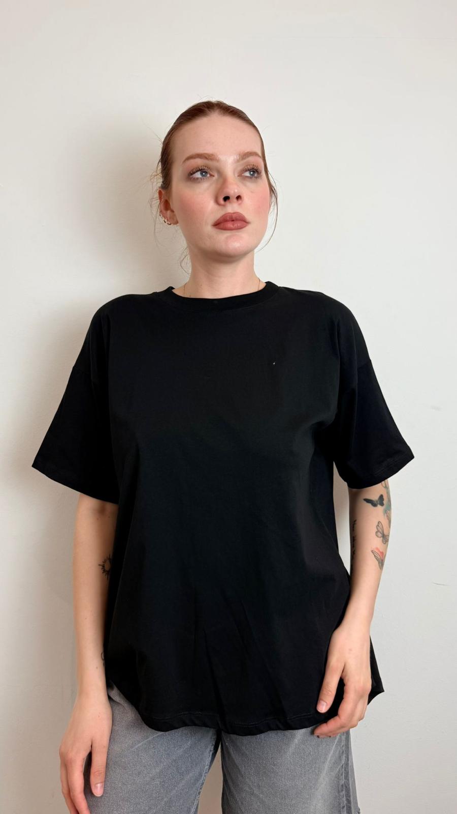 T Shirt Over Con Spacco Sul Retro - Vicolo cod. UAB0342  color:nero