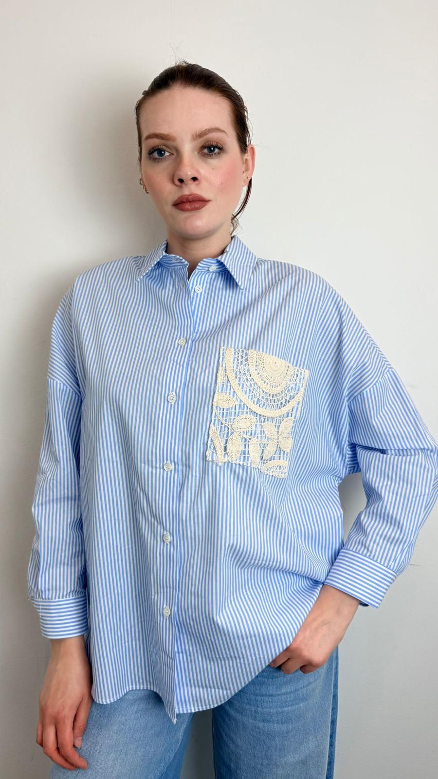 Camicia A Righe Con Dettaglio Crochet - Vicolo cod. TAB2429  color:naturale/cielo