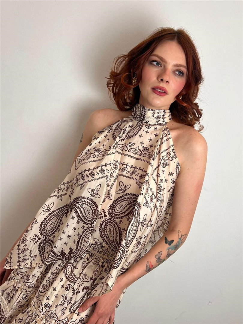 Top Asimmetrico Con Nodo Sul Retro Fantasia Bandana - Vicolo cod. TAB2408  color:burro