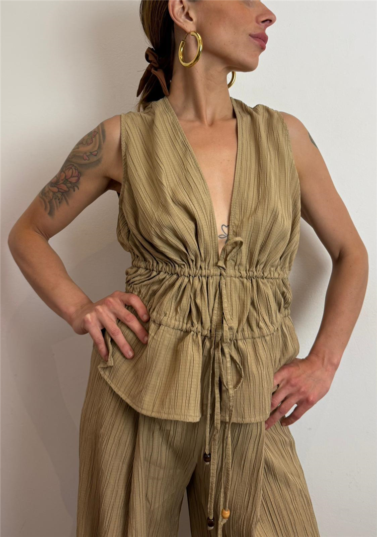 Gilet Scollo A V Chiusura Con Laccetti - Philia Loft cod. D02E1166  color:sabbia