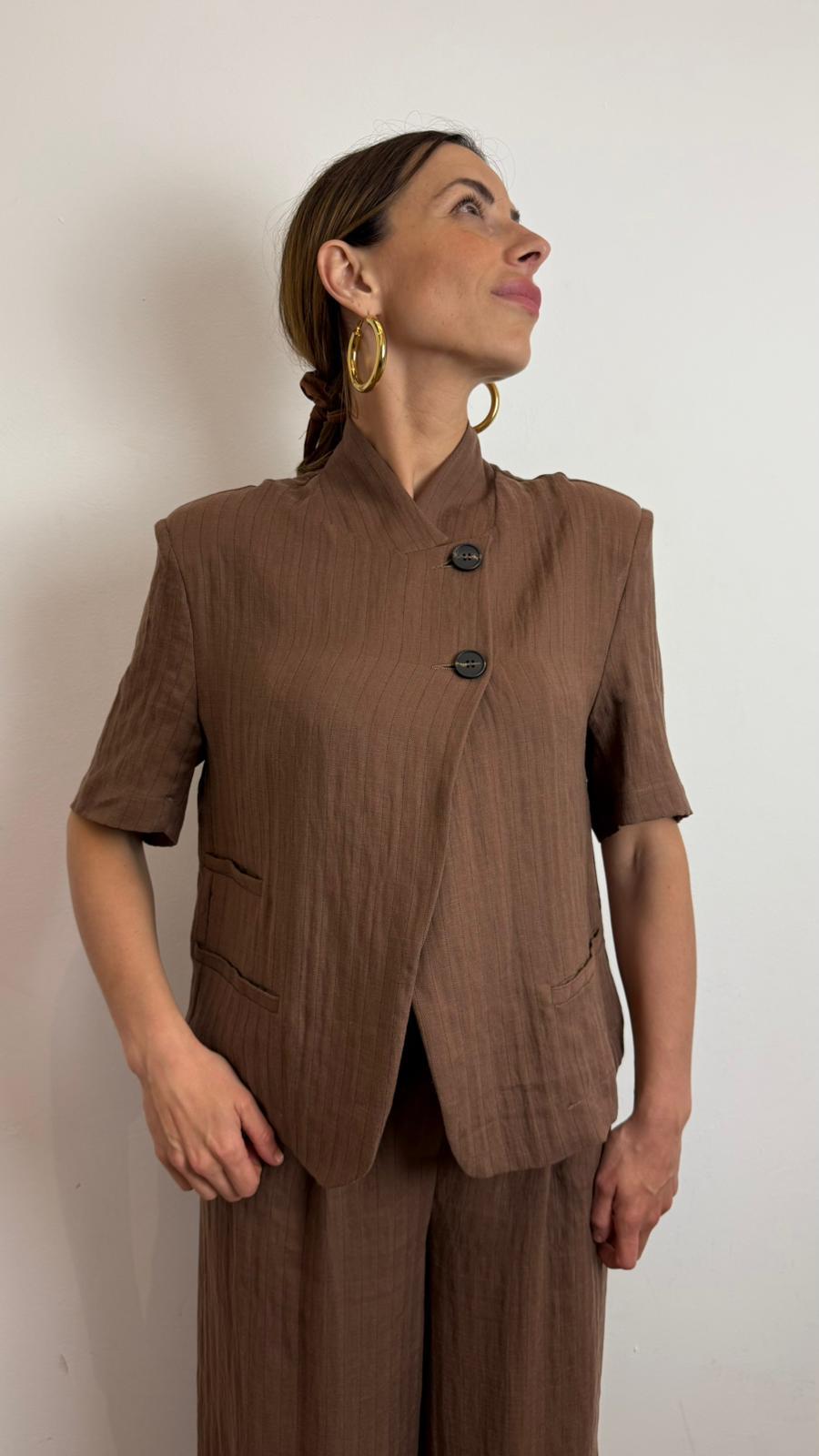 Giacca Gessata Mezza Manica Collo Alla Coreana - Philia Loft cod. M02M1245  color:cioccolato