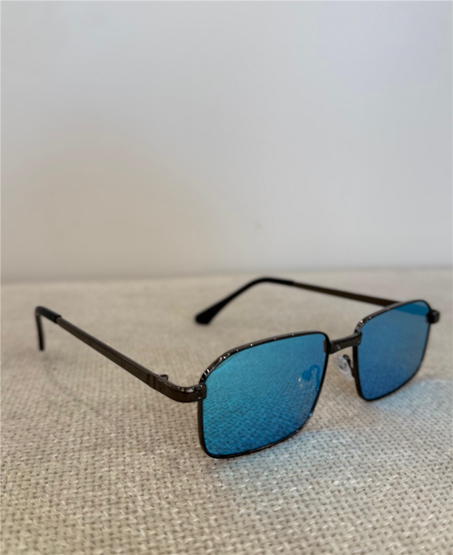 Occhiali Da Sole Design Geometrico Rettangolare Montatura Larg. 14 Cm Aste 15 - Divisione Chickster's cod. 9283-NERO  color:azzurro specchiato
