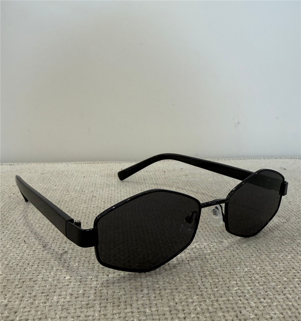 Occhiali Da Sole Design Esagonale Montatura Larg. 14 Cm Aste 15 - Divisione Chickster's cod. 5842-NERO  color:nero