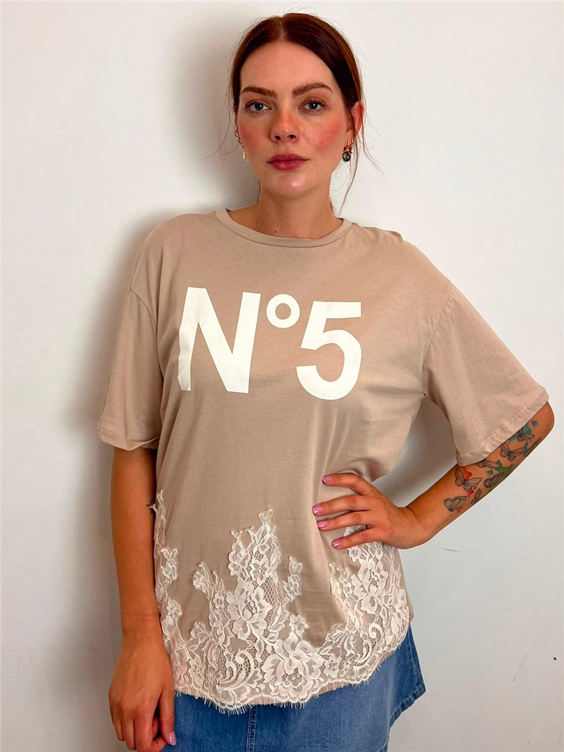 Tshirt Con Applicazioni In Pizzo Stampa N°5 - Philia Loft cod. D02E0532  color:sabbia