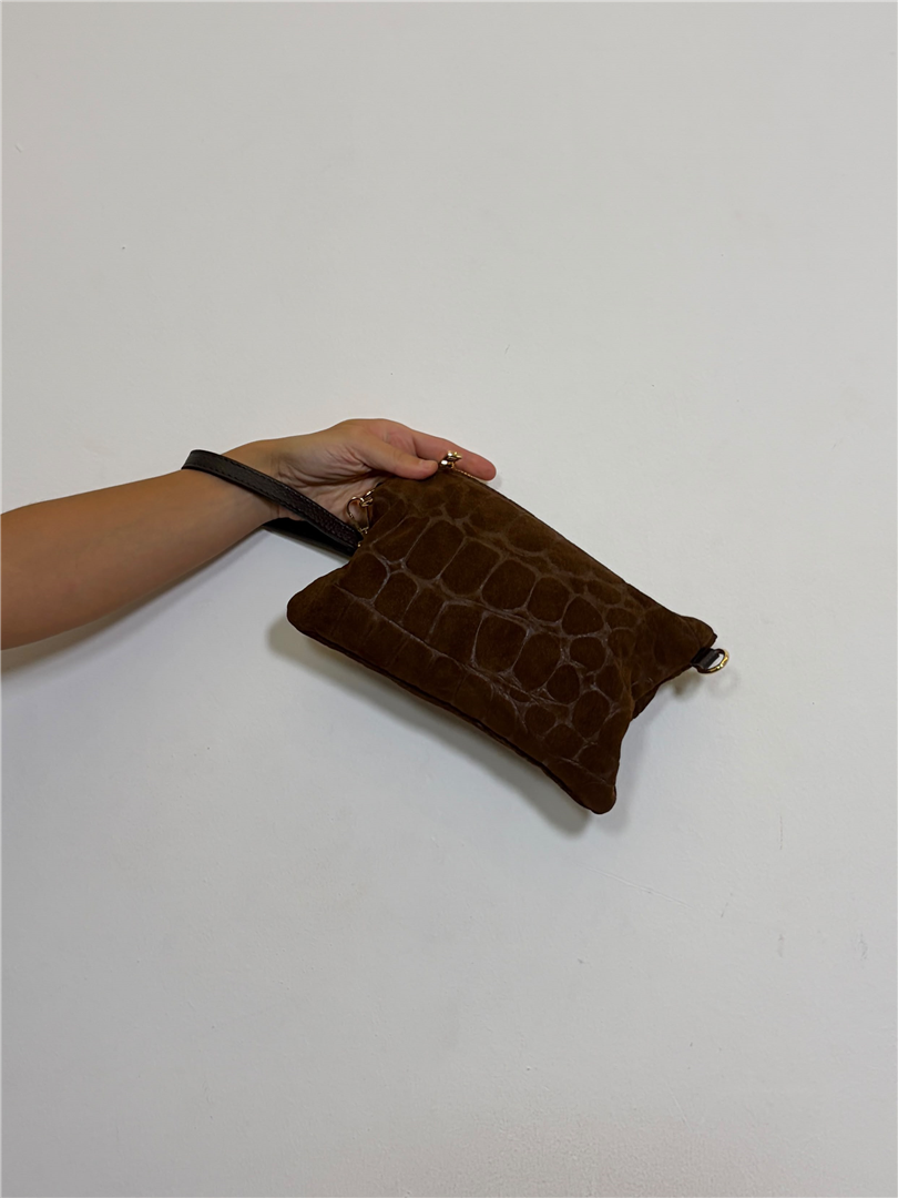 Pochettecon Cinturino Da Polso Co Rilievo Effetto Coccodrillo - Divisione Chickster's cod. M3608  color:marrone
