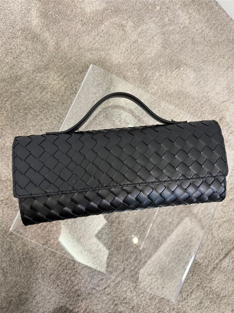 Borsa In Vera Pelle Intrecciata Con Tracolla Lung.31 Cm. Alt. 14 Cm - Divisione Chickster's cod. M3584  color:nero