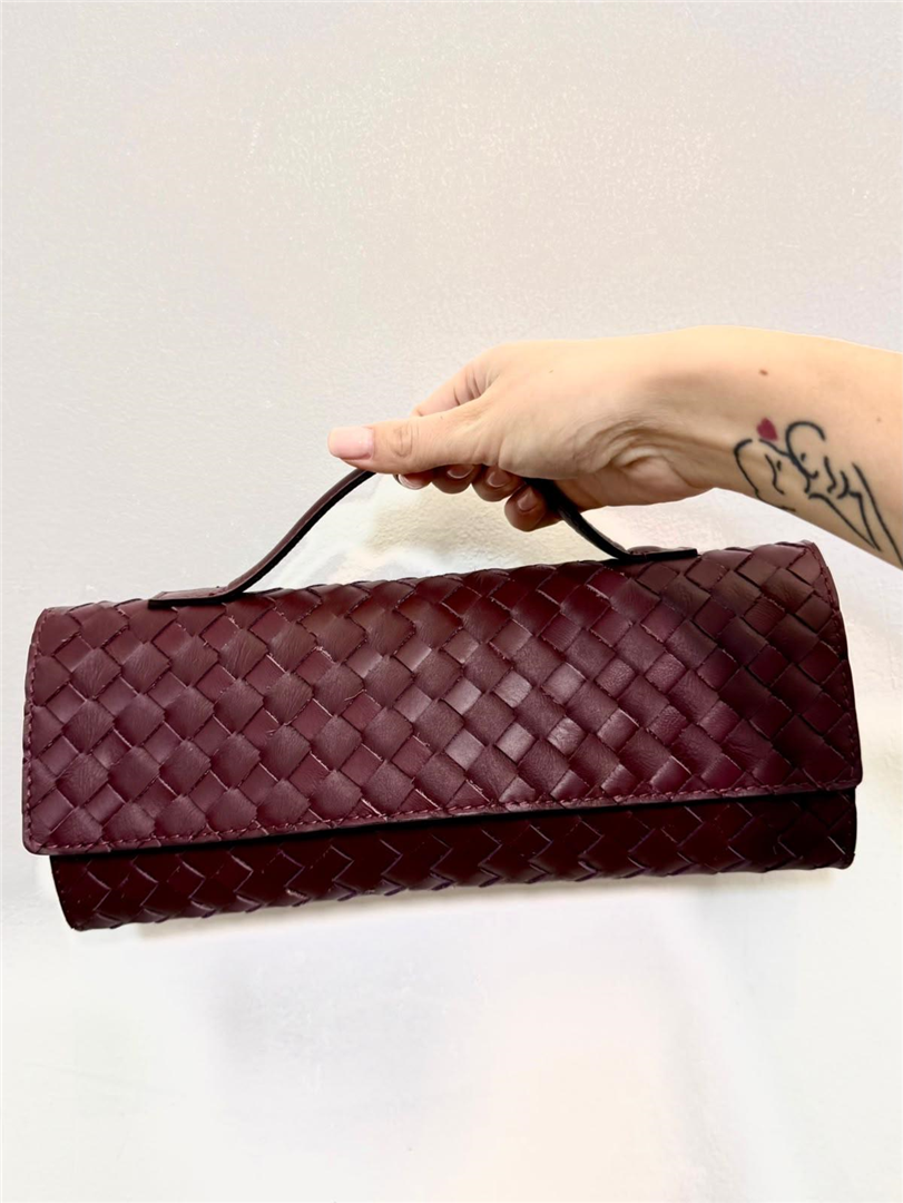 Borsa In Vera Pelle Intrecciata Con Tracolla Lung.31 Cm. Alt. 14 Cm - Divisione Chickster's cod. M3584  color:prugna